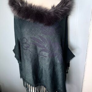 J Francis Elegant Poncho with Faux Fur trimmed Collar. Arm slits
